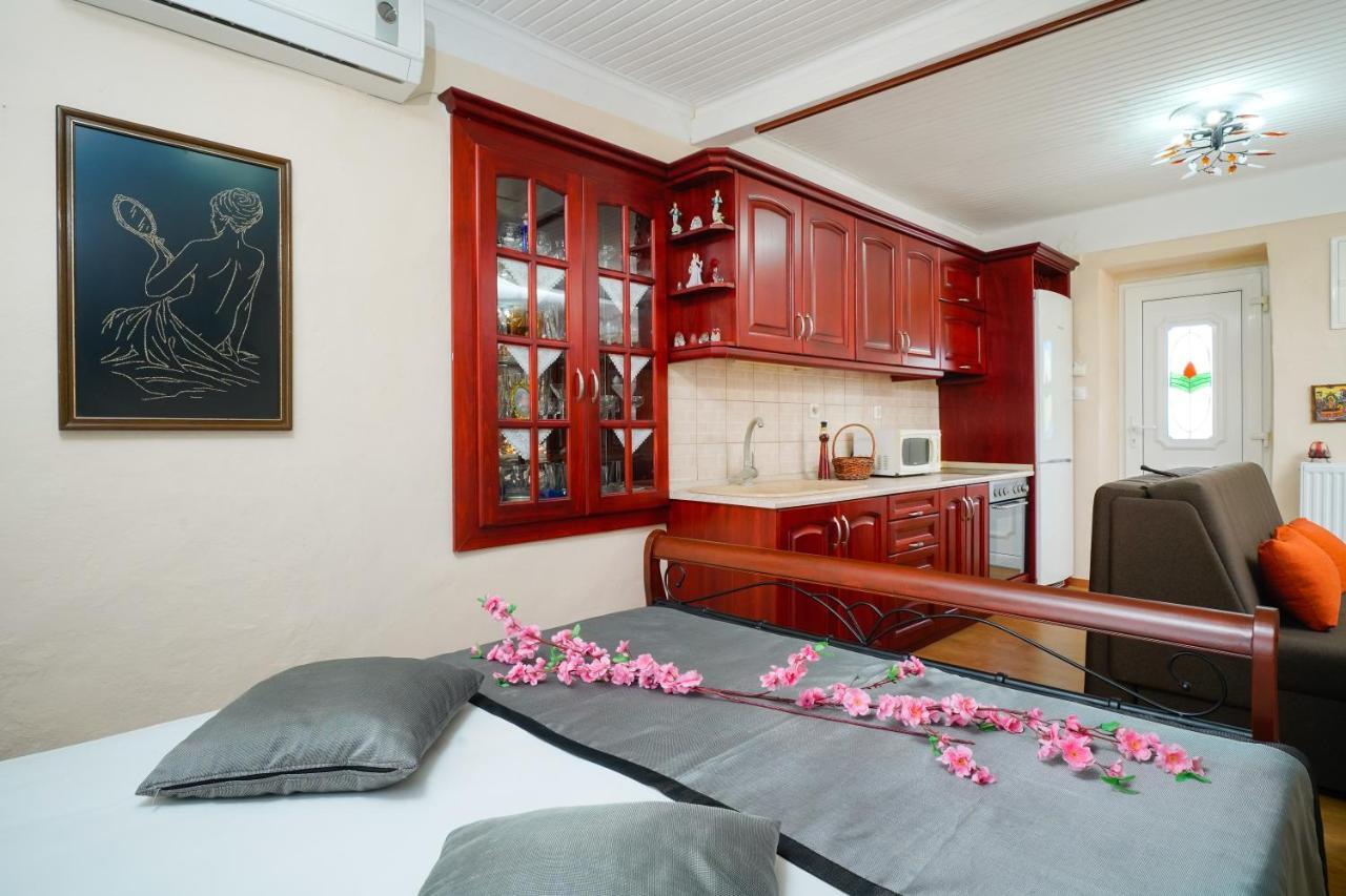 Kastron  Irene'S Apartment מראה חיצוני תמונה
